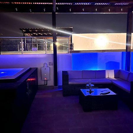 شقة Outstanding Pent House W/Jacuzzi سانتياغو دي لوس كاباليروس المظهر الخارجي الصورة