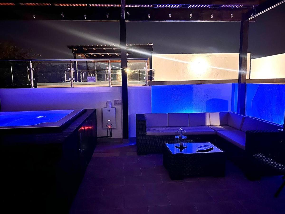 شقة Outstanding Pent House W/Jacuzzi سانتياغو دي لوس كاباليروس المظهر الخارجي الصورة